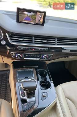 Внедорожник / Кроссовер Audi Q7 2016 в 