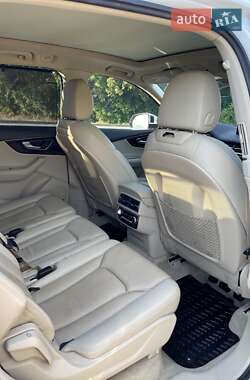 Внедорожник / Кроссовер Audi Q7 2016 в 