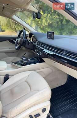 Внедорожник / Кроссовер Audi Q7 2016 в 