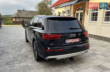 Внедорожник / Кроссовер Audi Q7 2017 в 