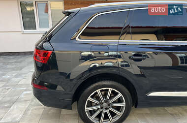 Внедорожник / Кроссовер Audi Q7 2017 в 