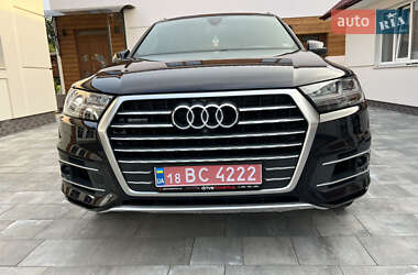 Внедорожник / Кроссовер Audi Q7 2017 в 