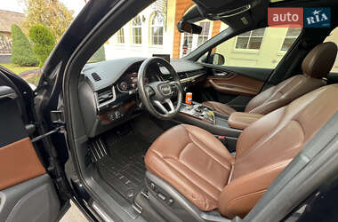 Внедорожник / Кроссовер Audi Q7 2017 в 