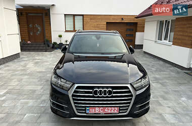 Внедорожник / Кроссовер Audi Q7 2017 в 