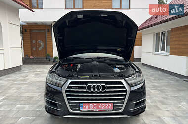 Внедорожник / Кроссовер Audi Q7 2017 в 
