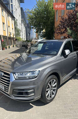 Внедорожник / Кроссовер Audi Q7 2017 в 