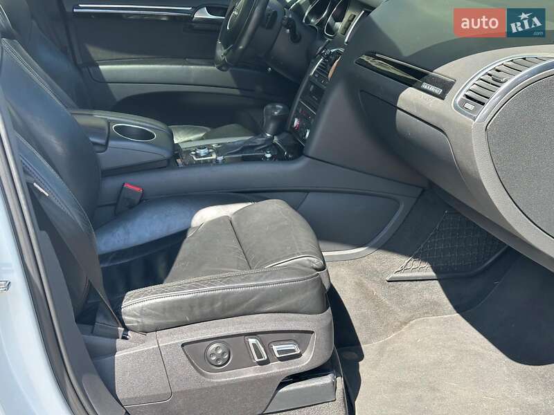 Внедорожник / Кроссовер Audi Q7 2012 в Одессе