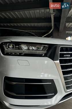 Внедорожник / Кроссовер Audi Q7 2018 в 