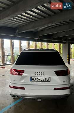 Внедорожник / Кроссовер Audi Q7 2018 в 