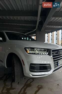 Внедорожник / Кроссовер Audi Q7 2018 в 