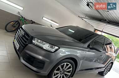 Внедорожник / Кроссовер Audi Q7 2017 в 