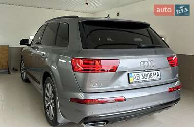 Внедорожник / Кроссовер Audi Q7 2017 в 