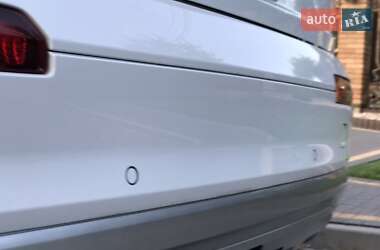 Позашляховик / Кросовер Audi Q7 2016 в 