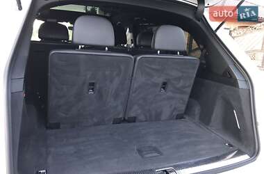 Позашляховик / Кросовер Audi Q7 2016 в 