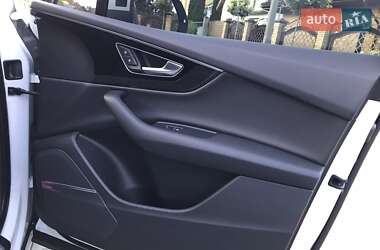 Позашляховик / Кросовер Audi Q7 2016 в 