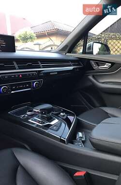 Позашляховик / Кросовер Audi Q7 2016 в 