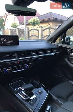 Позашляховик / Кросовер Audi Q7 2016 в 