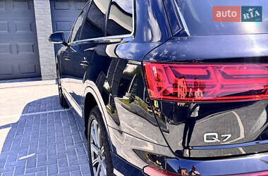 Позашляховик / Кросовер Audi Q7 2017 в 