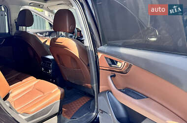 Позашляховик / Кросовер Audi Q7 2017 в 