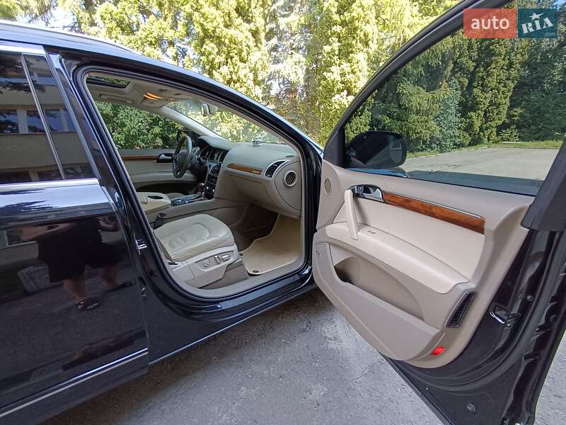 Внедорожник / Кроссовер Audi Q7 2014 в Ровно