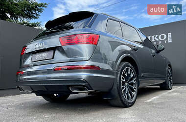 Внедорожник / Кроссовер Audi Q7 2015 в 