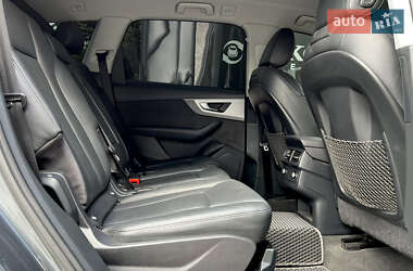 Внедорожник / Кроссовер Audi Q7 2015 в 