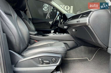 Внедорожник / Кроссовер Audi Q7 2015 в 