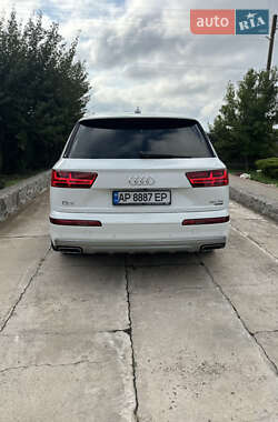 Внедорожник / Кроссовер Audi Q7 2018 в 