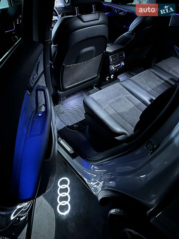 Позашляховик / Кросовер Audi Q7 2018 в Києві