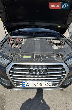 Внедорожник / Кроссовер Audi Q7 2018 в 