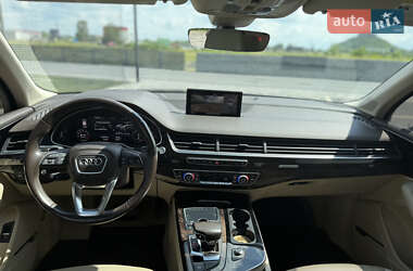 Внедорожник / Кроссовер Audi Q7 2016 в 