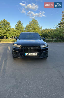 Внедорожник / Кроссовер Audi Q7 2015 в 