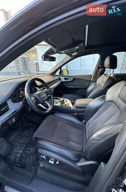 Внедорожник / Кроссовер Audi Q7 2015 в 