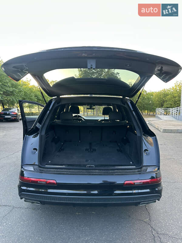 Внедорожник / Кроссовер Audi Q7 2015 в Южноукраинске