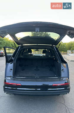 Внедорожник / Кроссовер Audi Q7 2015 в 