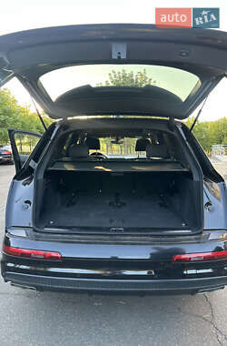 Внедорожник / Кроссовер Audi Q7 2015 в 