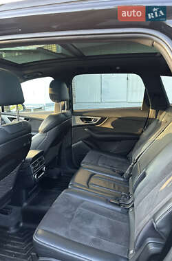 Внедорожник / Кроссовер Audi Q7 2015 в 