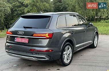 Внедорожник / Кроссовер Audi Q7 2021 в 