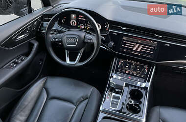 Внедорожник / Кроссовер Audi Q7 2021 в 
