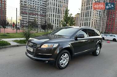 Внедорожник / Кроссовер Audi Q7 2007 в 