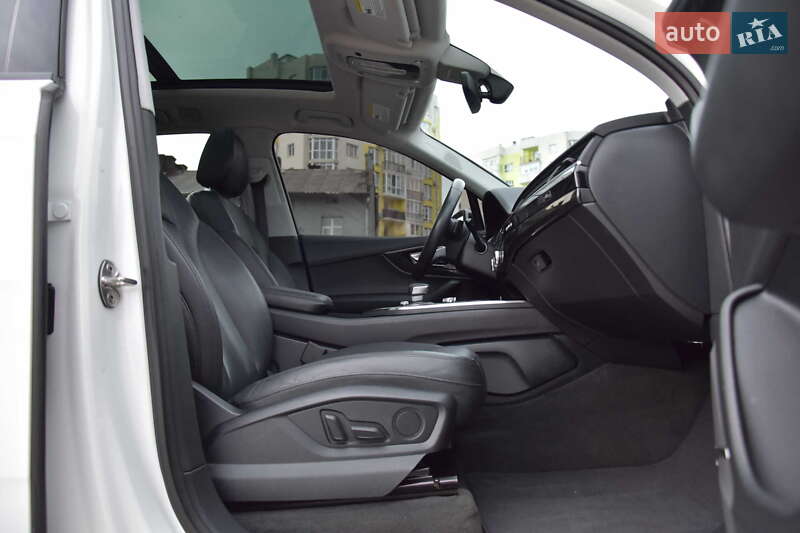 Позашляховик / Кросовер Audi Q7 2019 в Львові