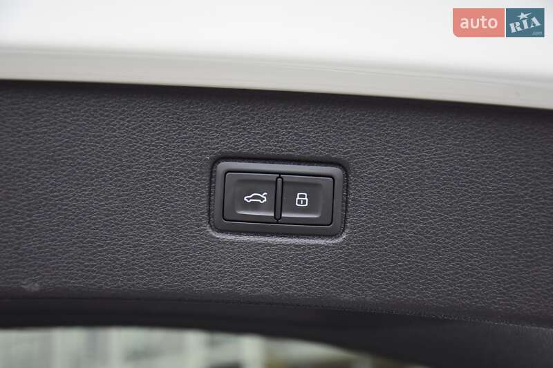 Позашляховик / Кросовер Audi Q7 2019 в Львові