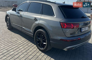 Внедорожник / Кроссовер Audi Q7 2016 в 