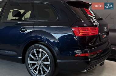 Внедорожник / Кроссовер Audi Q7 2017 в 