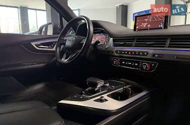 Внедорожник / Кроссовер Audi Q7 2017 в 