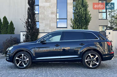 Внедорожник / Кроссовер Audi Q7 2017 в 