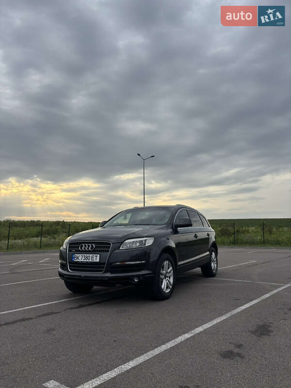 Внедорожник / Кроссовер Audi Q7 2007 в 