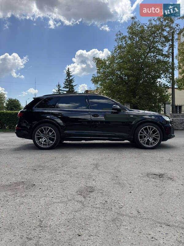 Audi Q7 2021