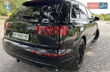 Внедорожник / Кроссовер Audi Q7 2017 в 