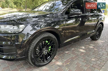 Внедорожник / Кроссовер Audi Q7 2017 в 